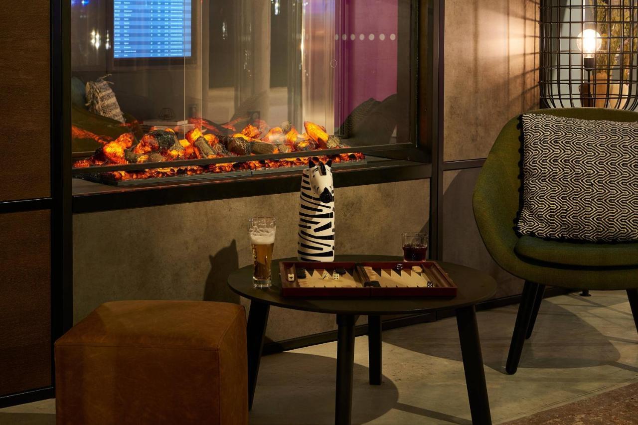 Отель Moxy Paris Charles De Gaulle Airport Руасси-эн-Франс Экстерьер фото